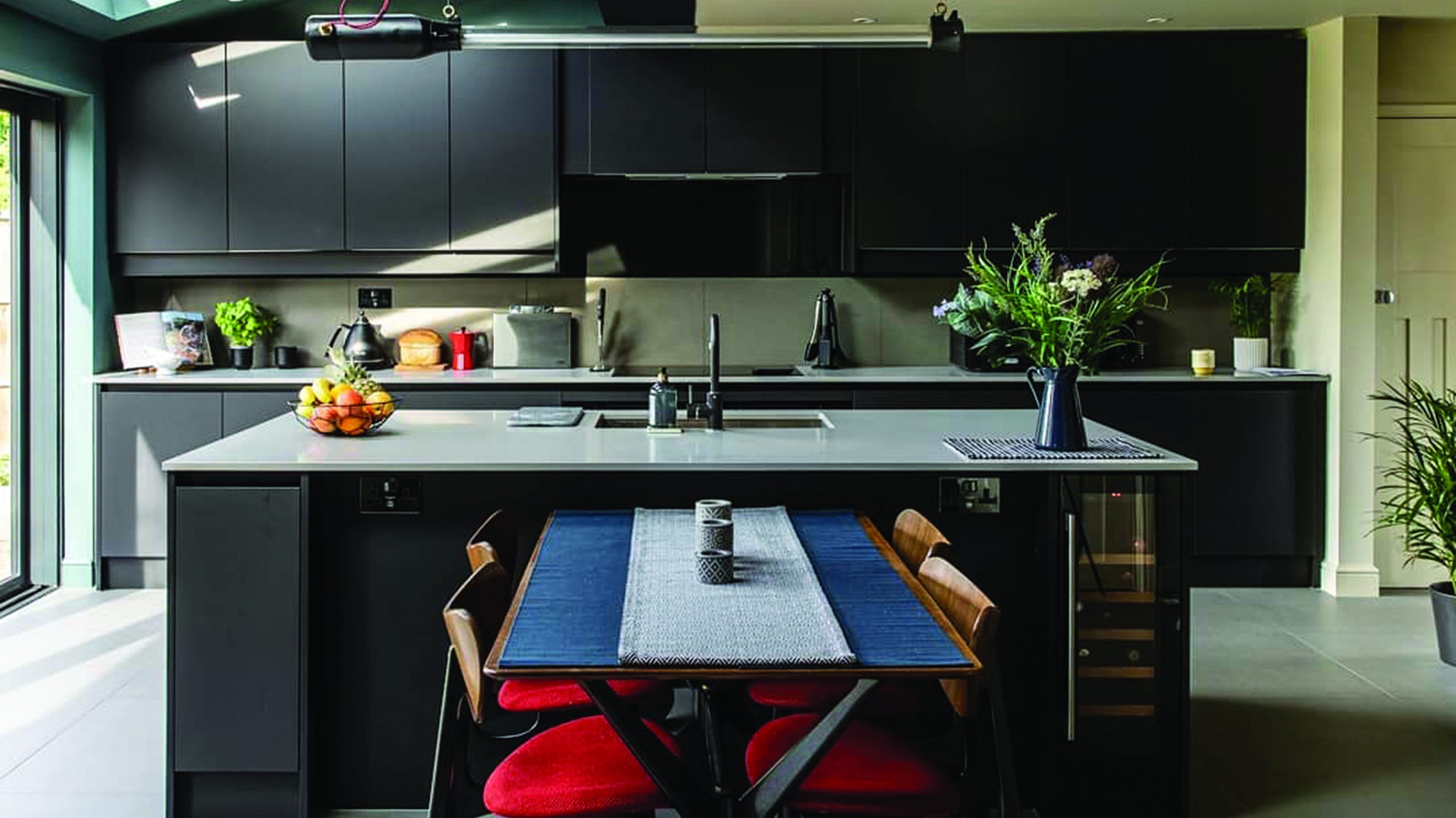 How to Design a Classic Black and White Kitchen   Wren Kitchens